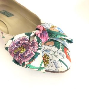 Authentic vintage 80s Gucci floral flats